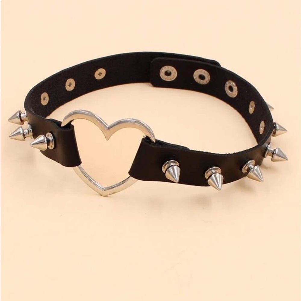 Choker - Picture 2 of 8